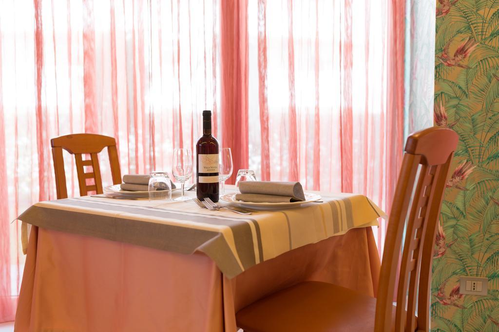Hotel La Ninfea Монтесильвано Экстерьер фото