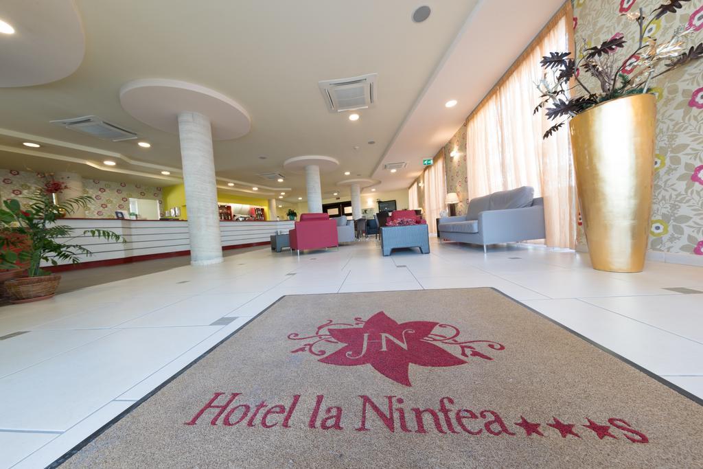 Hotel La Ninfea Монтесильвано Экстерьер фото
