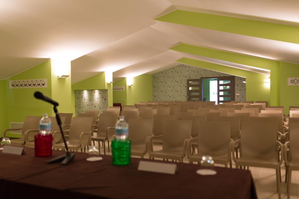 Hotel La Ninfea Монтесильвано Экстерьер фото