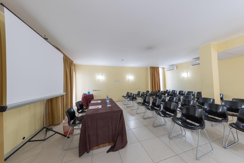 Hotel La Ninfea Монтесильвано Экстерьер фото