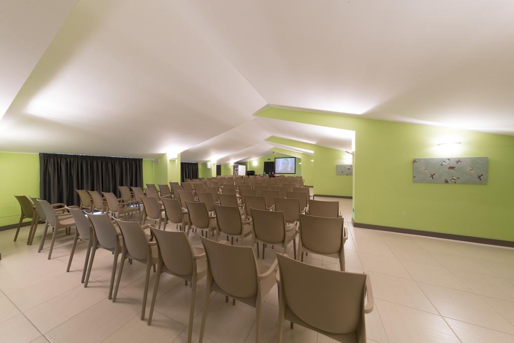 Hotel La Ninfea Монтесильвано Экстерьер фото