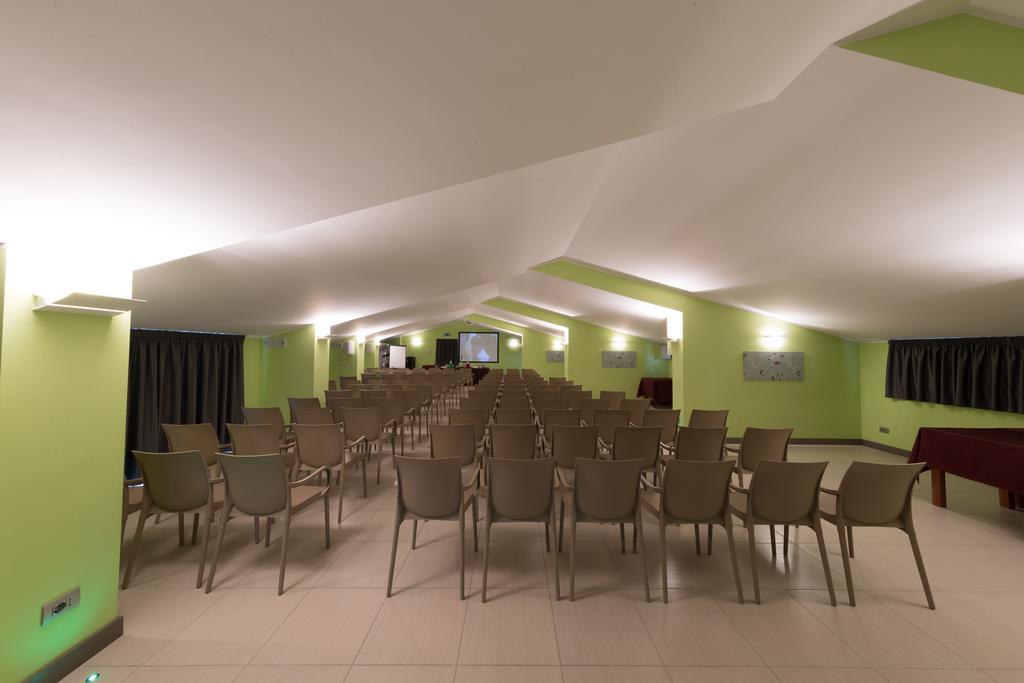 Hotel La Ninfea Монтесильвано Экстерьер фото