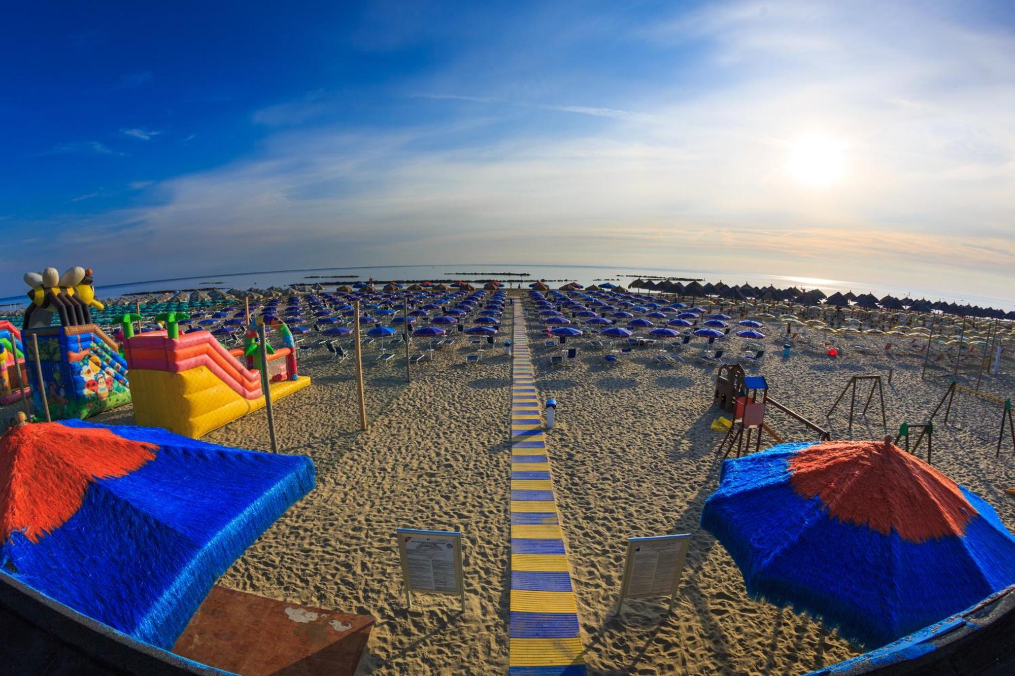 Hotel La Ninfea Монтесильвано Экстерьер фото