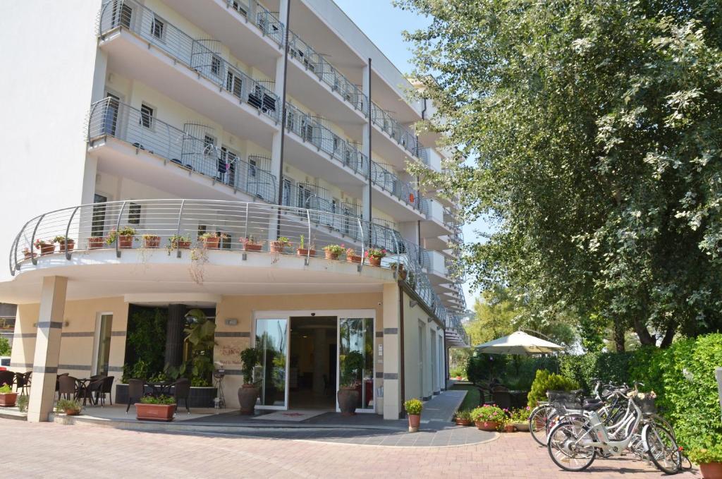Hotel La Ninfea Монтесильвано Экстерьер фото
