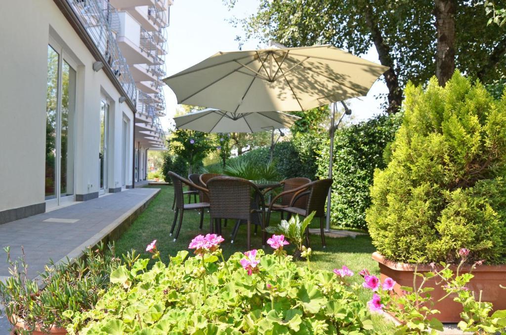 Hotel La Ninfea Монтесильвано Экстерьер фото