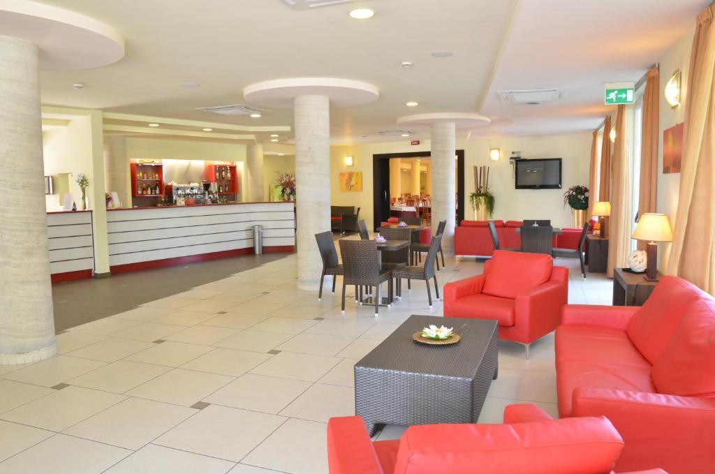 Hotel La Ninfea Монтесильвано Экстерьер фото