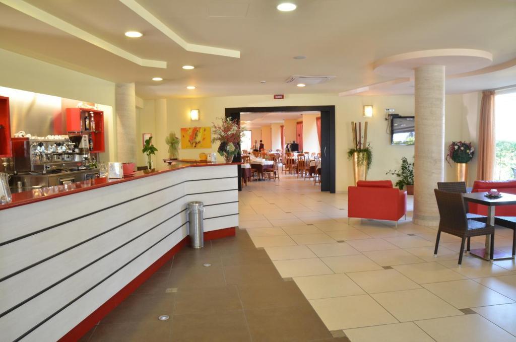 Hotel La Ninfea Монтесильвано Экстерьер фото