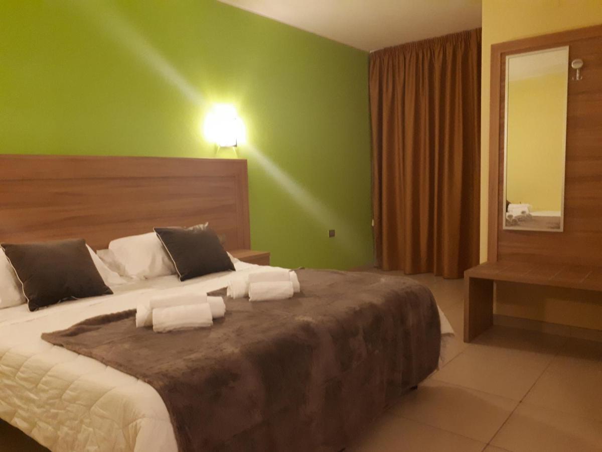 Hotel La Ninfea Монтесильвано Экстерьер фото