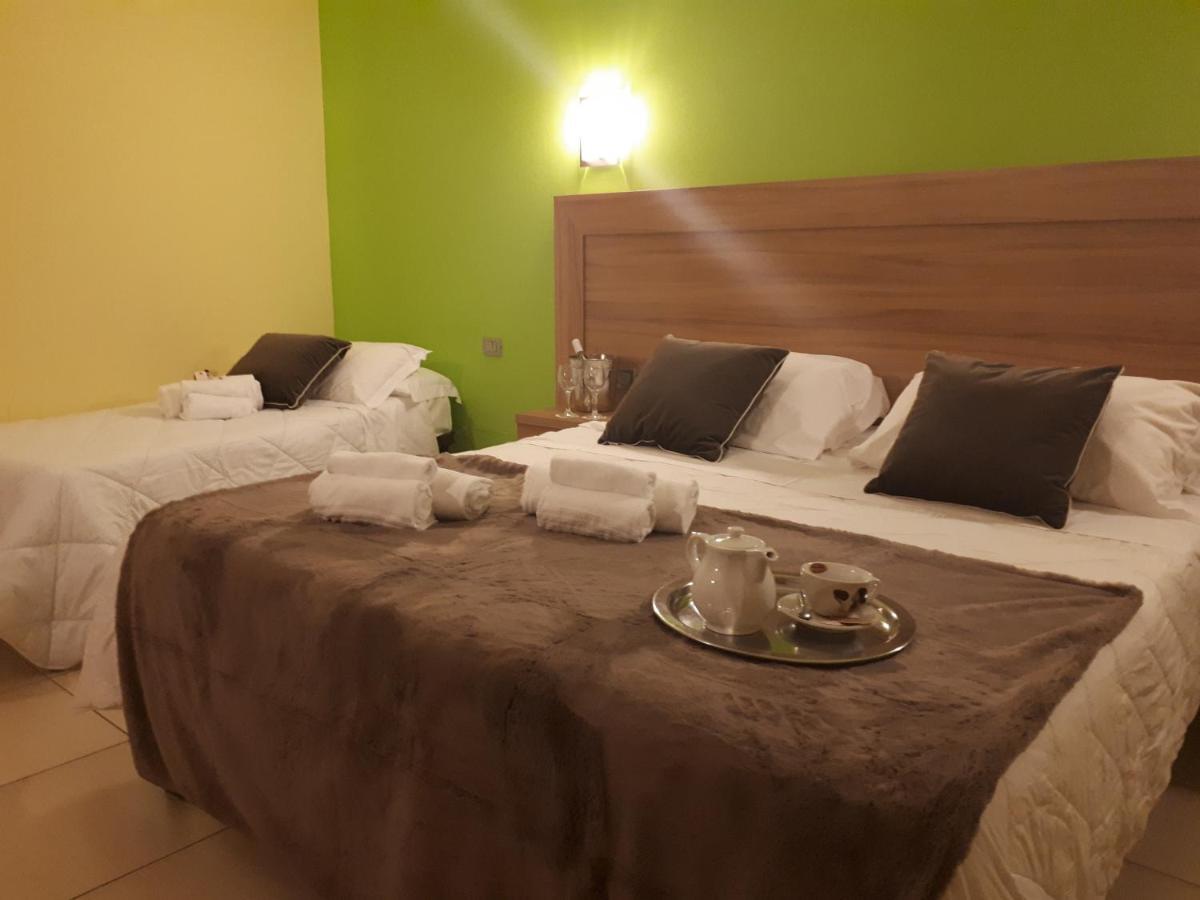 Hotel La Ninfea Монтесильвано Экстерьер фото