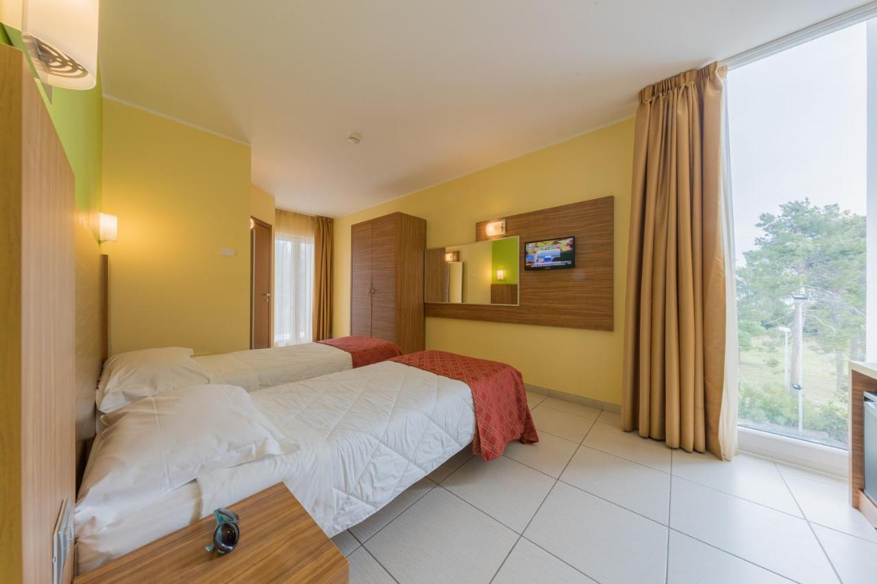 Hotel La Ninfea Монтесильвано Экстерьер фото